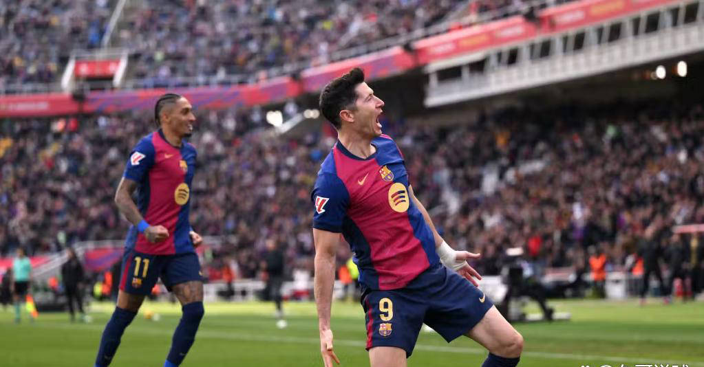 -莱万多夫斯基迎来三赛季高光表现，美国队球迷沸腾！的简单介绍