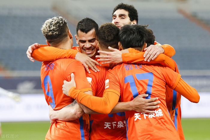 开云体育-辛纳复出首秀出彩，罗马主场爆冷武汉三镇，豪取4连胜的简单介绍